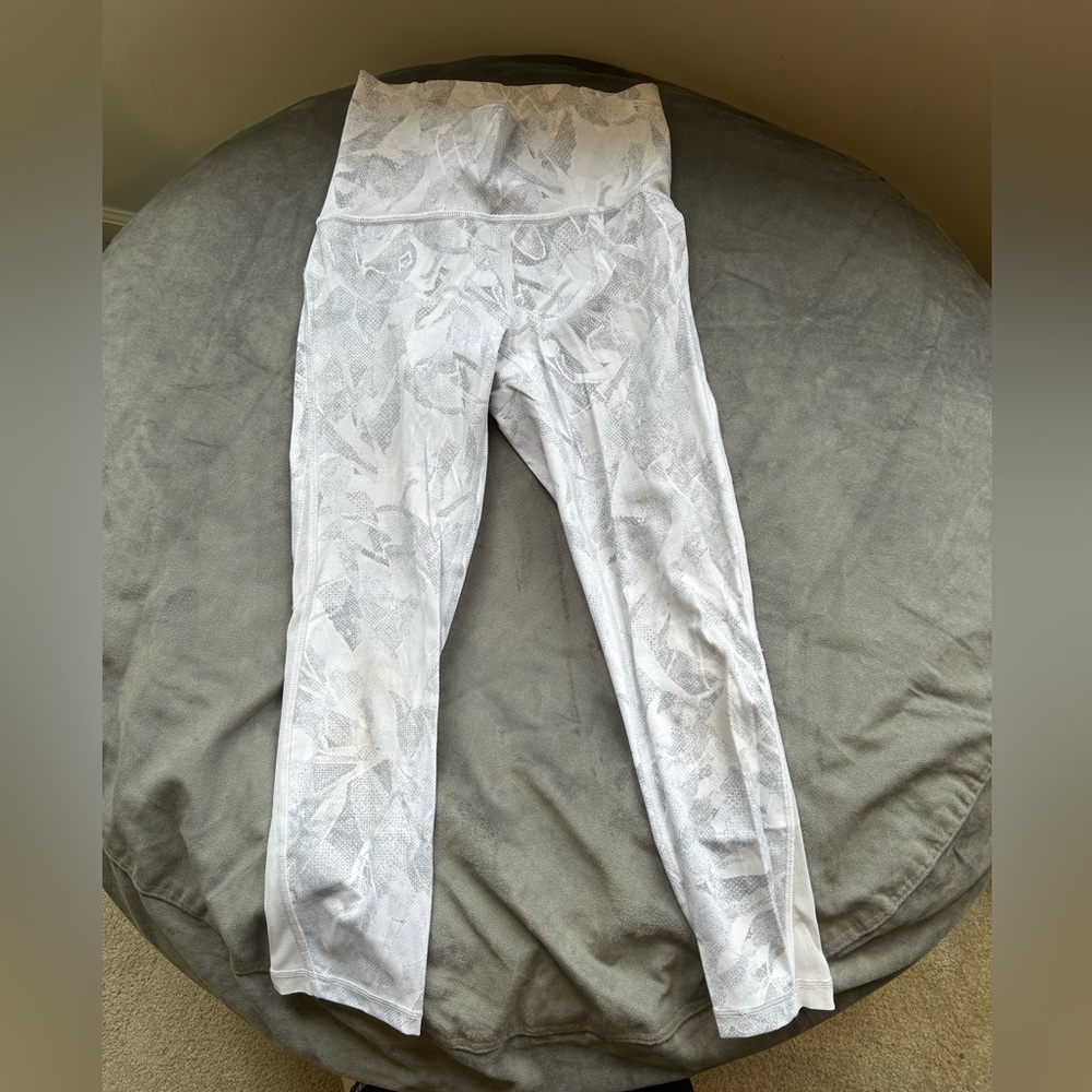 Lululemon Yoga Pants Leggings Size 2 White With Pattern Leggings
